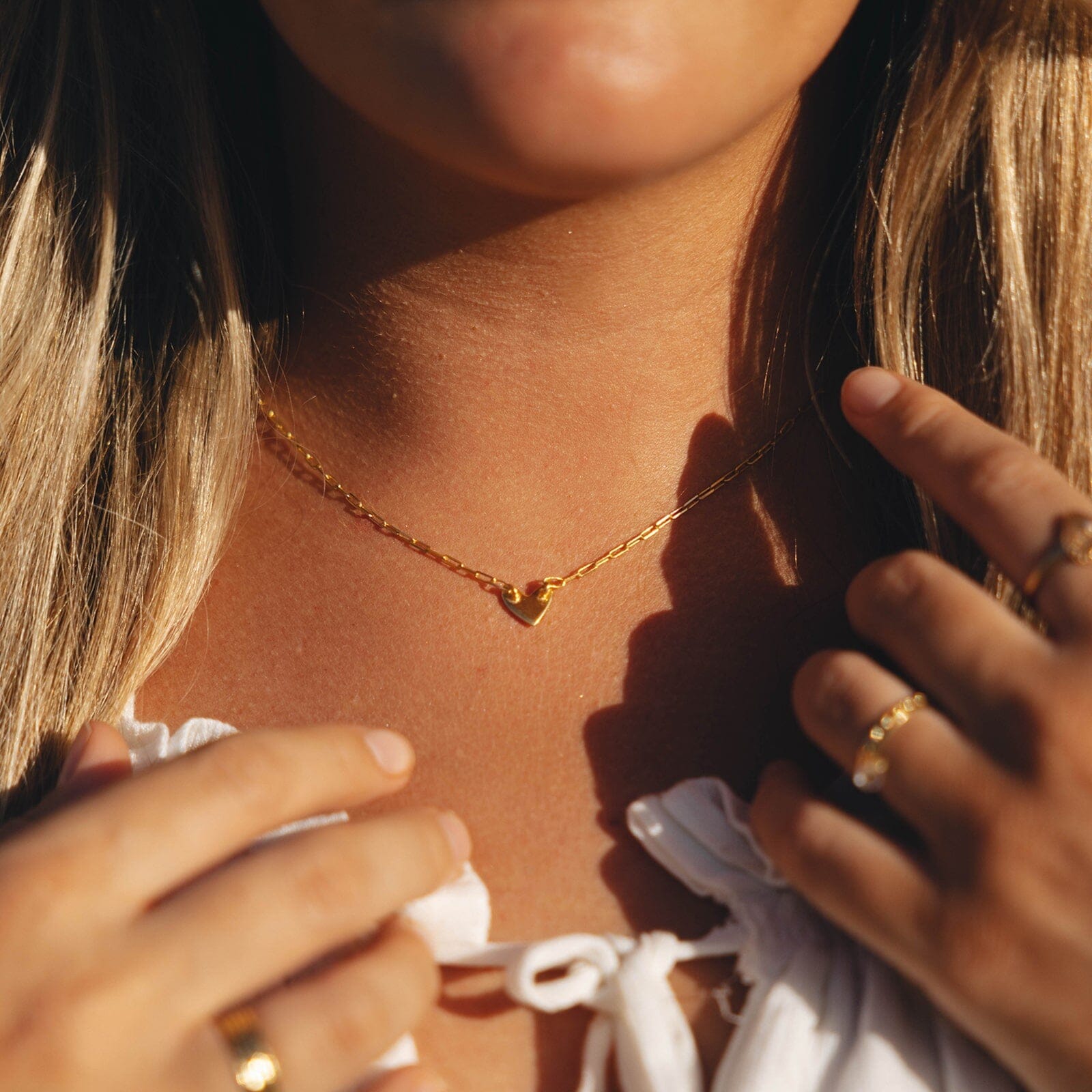 Dainty deals heart choker