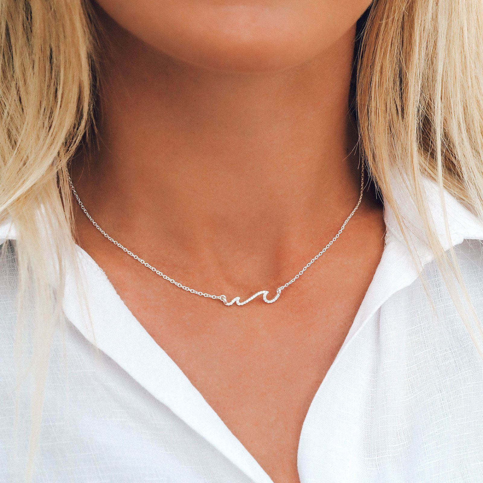 Pura vida store wave necklace